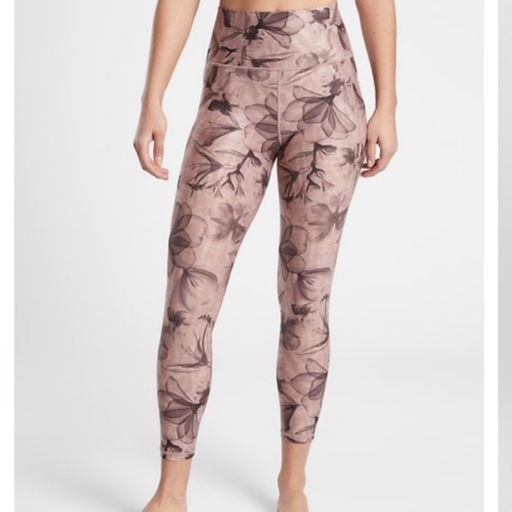Athleta Salutation Stash Pocket I Printed 7/8 Tights size XS